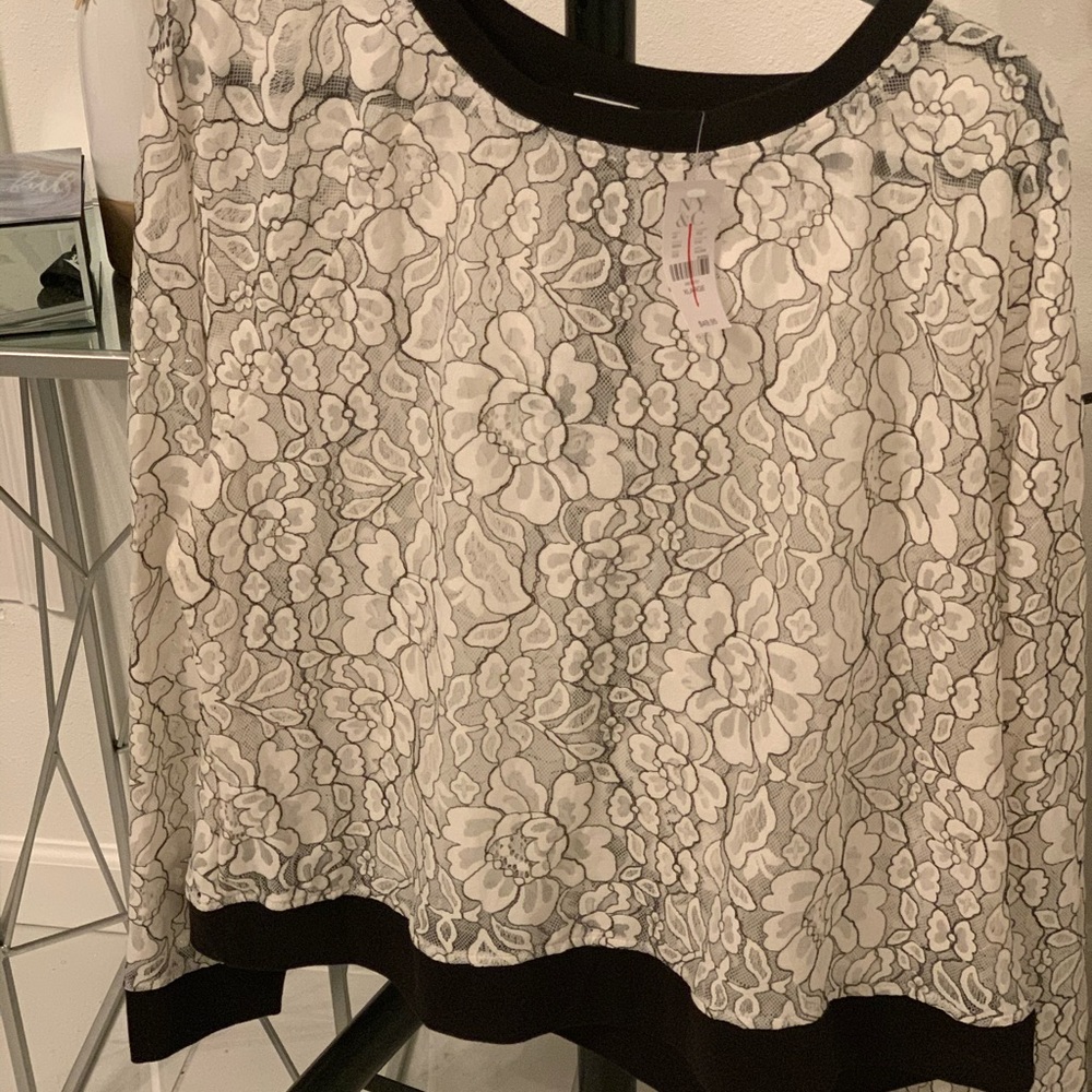 Soho New York & company black & white shirt